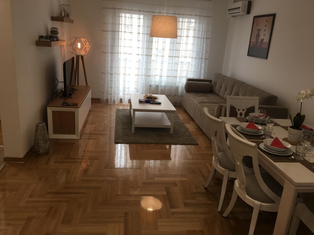 Apartment Triton Belgrado Esterno foto